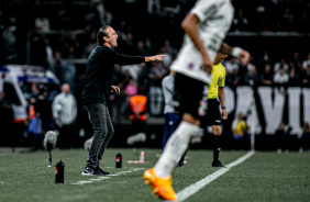 Cuca na beira do gramado em duelo contra o Remo na Neo Qumica Arena