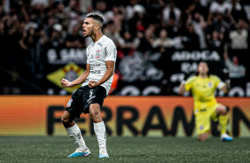 Fausto Vera em duelo contra o Remo na Neo Qumica Arena