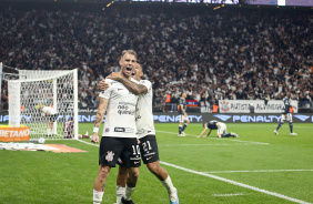 Rger Guedes vai  loucura aps gol contra o Remo