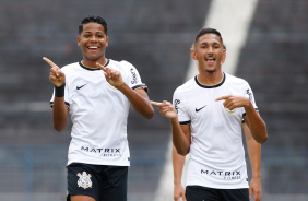 Wesley comemorando gol diante do Botafogo