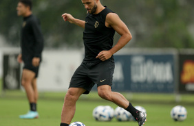 Júnior Moraes treinando pelo Corinthians