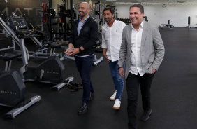 Luxemburgo, Alessandro e Dulio caminhando pelo CT Joaquim Grava