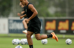 Pedro em ação com a bola durante treino