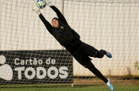 Cssio em ao no treino do Corinthians