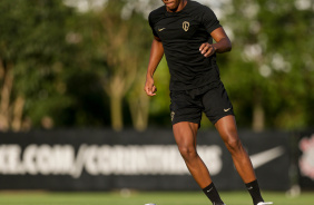 Felipe Augusto durante treino da equipe profissional