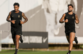 Gil e Yuri Alberto correndo no treino do Corinthians