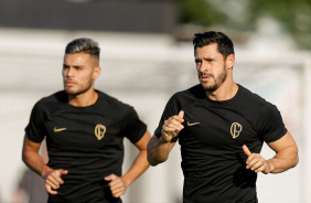 Giuliano e Fausto Vera em campo no CT Jjoaquim Grava em treino