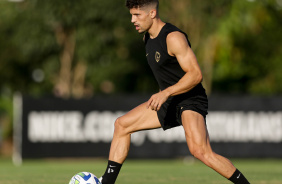 Rafael Ramos em ao com a bola no treino