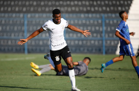 Felipe Augusto marcou trs gols na vitria do Corinthians sobre o ECUS, pelo Paulista sub-20