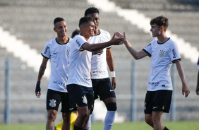 O Corinthians venceu o ECUS por 6 a 0 pelo Paulista sub-20