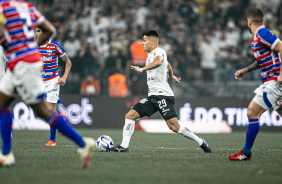 Roni pelo Corinthians contra o Fortaleza