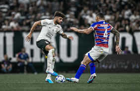 Yuri Alberto em ao com a bola contra o Fortaleza