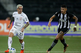 Fagner em ao na partida do Corinthians com o Botafogo, pelo Brasileiro 2023