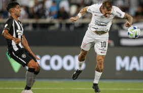 Rger Guedes em ao na partida do Corinthians com o Botafogo, pelo Brasileiro 2023