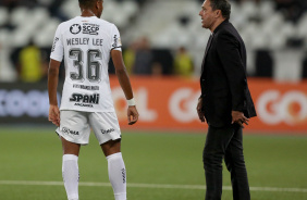 Wesley e Luxemburgo durante jogo do Corinthians contra o Botafogo