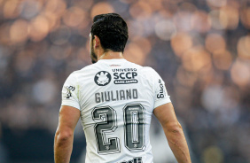 Giuliano em ao pelo Corinthians