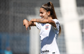 Jheniffer comemorando gol contra o Santos, pelo Brasileirão Feminino