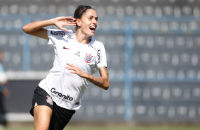 Jheniffer festejando gol contra o Santos, pelo Brasileirão Feminino