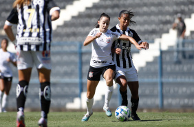 Luana em ação no clássico entre Corinthians e Santos, pelo Brasileirão Feminino