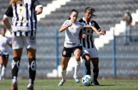 Luana em ao no clssico entre Corinthians e Santos, pelo Brasileiro Feminino