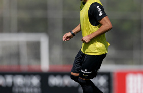 Romero utilizando colete em treino no CT Joaquim Grava