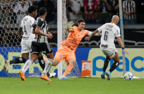 Cássio, Gil e Fábio Santos durante Corinthians e Atlético-MG, pela Copa do Brasil