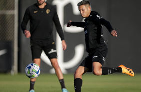 Adson e Renato Augusto no treino do Corinthians