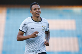 Arthur Sousa comemora seu gol marcado na vitria do Corinthians Sub-20