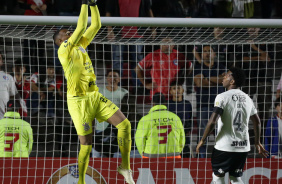 Carlos Miguel saindo do gol na Argentina