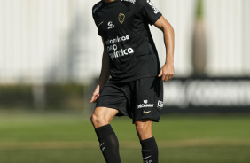 Matheus Arajo treina com o elenco no CT Joaquim Grava