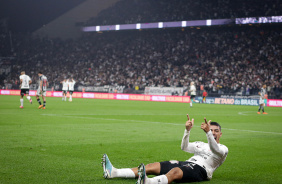 Bidu comemora gol marcado