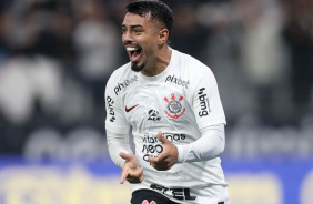 Bidu vibra com gol marcado