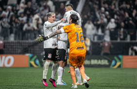 Jogadores do Corinthians comemorando a classificao para as quartas