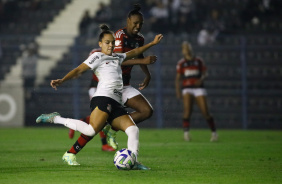 Gabi Portilho pronta para chutar no gol