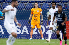 Cssio, Renato Augusto e Gil jogando contra o Independiente Del Valle, no Equador