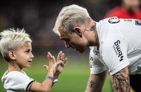 Rger Guedes antes do apito inicial contra o Cuiab