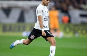 Fausto Vera armando um passe durante jogo contra o Cuiab, pelo Brasileiro