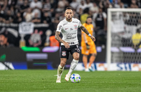 Maycon com a bola em seu p esquerdo durante jogo contra o Cuiab