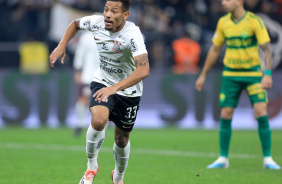 Ruan Oliveira correndo na Neo Qumica Arena durante jogo contra o Cuiab