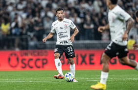 Ruan Oliveira realizando passe em jogo contra o Cuiab na Neo Qumica Arena