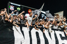 Torcedores do Corinthians na Neo Qumica Arena durante jogo contra o Cuiab