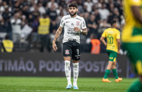 Yuri Alberto caminhando na Neo Qumica Arena durante jogo contra o Cuiab