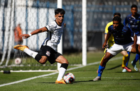 Guilherme Henrique projeta chute em jogo do Corinthians contra o Santo Andr pelo Paulista sub-17