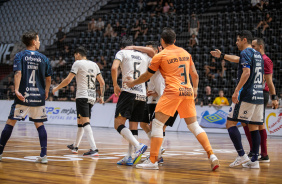 Levy, Daniel e Lucas Oliveira em jogo do Corinthians contra o Tubaro pela LNF