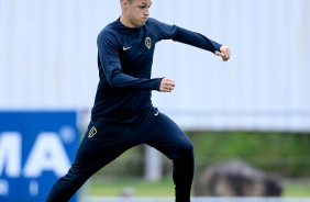 Matheus Arajo durante treino no CT Joaquim Grava