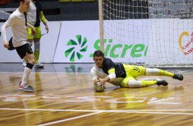 Vanderson durante aquecimento antes de Corinthians e Brasília pela Copa do Brasil de Futsal