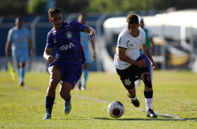 Higor aps driblar jogador do So Caetano e ser pressionado