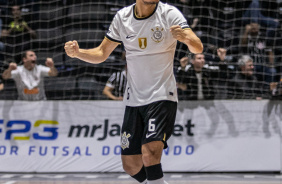 Daniel Japons comemora gol do Corinthians contra o Minas pela LNF