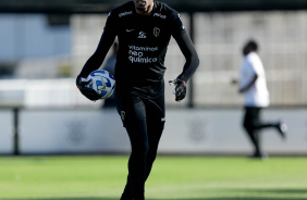 Goleiro Carlos Miguel no treino desta tera