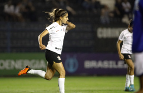 Jheniffer comemora gol marcado sobre o Cruzeiro pelo Brasileiro Feminino